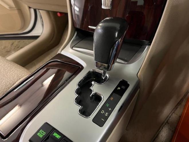 クラウン後期型　禁煙車　Ｂｌｕｅｔｏｏｔｈ　ヴェルサンディ１７インチＡＷ　純正１６ＡＷ＋スタッドレスタイヤ付　純正ナビ　フルセグ地デジ　ＤＶＤ再生　バックカメラ　クルーズコントロール　電動サンシェード　ＥＴＣ 4WD 2500 4Dr