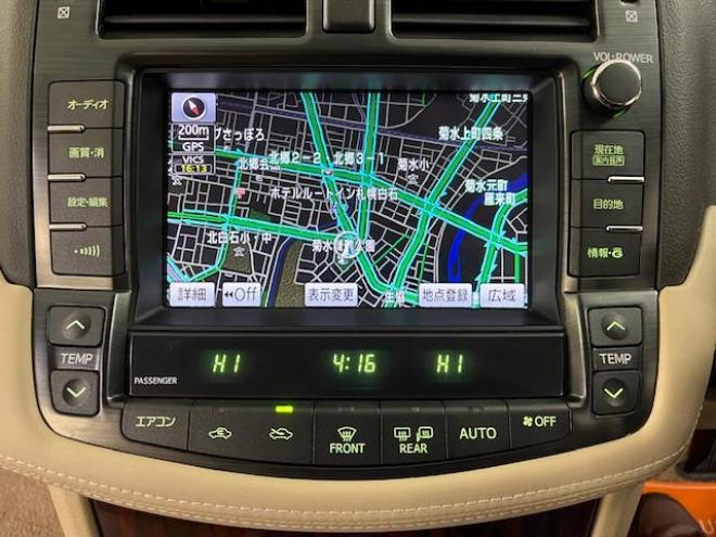 クラウン後期型　禁煙車　Ｂｌｕｅｔｏｏｔｈ　ヴェルサンディ１７インチＡＷ　純正１６ＡＷ＋スタッドレスタイヤ付　純正ナビ　フルセグ地デジ　ＤＶＤ再生　バックカメラ　クルーズコントロール　電動サンシェード　ＥＴＣ 4WD 2500 4Dr