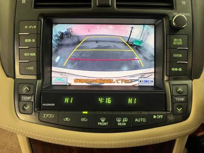 クラウン後期型　禁煙車　Ｂｌｕｅｔｏｏｔｈ　ヴェルサンディ１７インチＡＷ　純正１６ＡＷ＋スタッドレスタイヤ付　純正ナビ　フルセグ地デジ　ＤＶＤ再生　バックカメラ　クルーズコントロール　電動サンシェード　ＥＴＣ 4WD 2500 4Dr