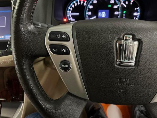 クラウン後期型　禁煙車　Ｂｌｕｅｔｏｏｔｈ　ヴェルサンディ１７インチＡＷ　純正１６ＡＷ＋スタッドレスタイヤ付　純正ナビ　フルセグ地デジ　ＤＶＤ再生　バックカメラ　クルーズコントロール　電動サンシェード　ＥＴＣ 4WD 2500 4Dr