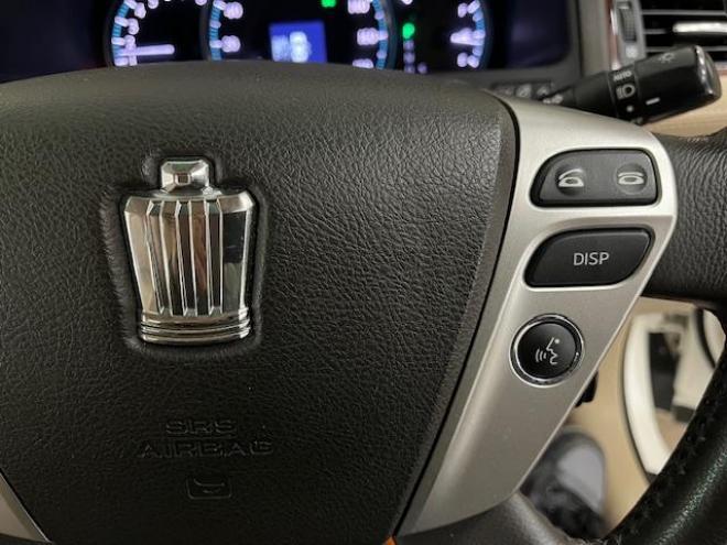 クラウン後期型　禁煙車　Ｂｌｕｅｔｏｏｔｈ　ヴェルサンディ１７インチＡＷ　純正１６ＡＷ＋スタッドレスタイヤ付　純正ナビ　フルセグ地デジ　ＤＶＤ再生　バックカメラ　クルーズコントロール　電動サンシェード　ＥＴＣ 4WD 2500 4Dr