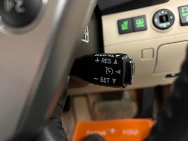 クラウン後期型　禁煙車　Ｂｌｕｅｔｏｏｔｈ　ヴェルサンディ１７インチＡＷ　純正１６ＡＷ＋スタッドレスタイヤ付　純正ナビ　フルセグ地デジ　ＤＶＤ再生　バックカメラ　クルーズコントロール　電動サンシェード　ＥＴＣ 4WD 2500 4Dr