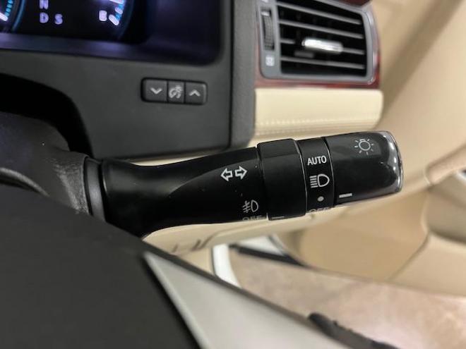 クラウン後期型　禁煙車　Ｂｌｕｅｔｏｏｔｈ　ヴェルサンディ１７インチＡＷ　純正１６ＡＷ＋スタッドレスタイヤ付　純正ナビ　フルセグ地デジ　ＤＶＤ再生　バックカメラ　クルーズコントロール　電動サンシェード　ＥＴＣ 4WD 2500 4Dr