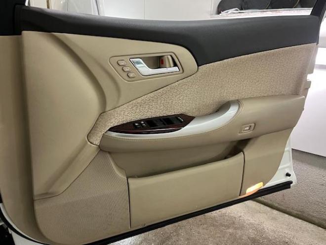 クラウン後期型　禁煙車　Ｂｌｕｅｔｏｏｔｈ　ヴェルサンディ１７インチＡＷ　純正１６ＡＷ＋スタッドレスタイヤ付　純正ナビ　フルセグ地デジ　ＤＶＤ再生　バックカメラ　クルーズコントロール　電動サンシェード　ＥＴＣ 4WD 2500 4Dr