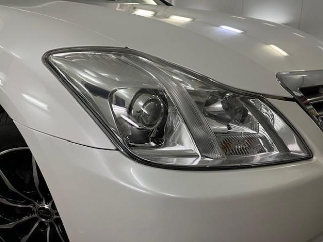 クラウン後期型　禁煙車　Ｂｌｕｅｔｏｏｔｈ　ヴェルサンディ１７インチＡＷ　純正１６ＡＷ＋スタッドレスタイヤ付　純正ナビ　フルセグ地デジ　ＤＶＤ再生　バックカメラ　クルーズコントロール　電動サンシェード　ＥＴＣ 4WD 2500 4Dr