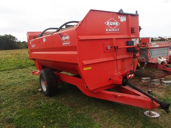 農機補助部品クーン 　中古　ミキサーフィーダー　RA142T　農機具　作業機