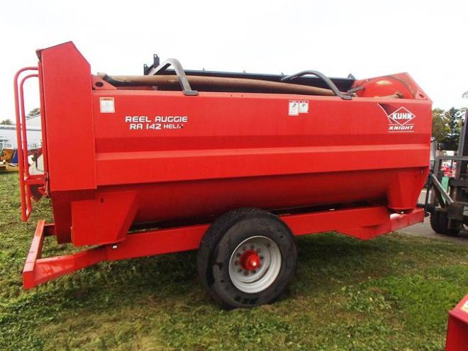 農機補助部品クーン 　中古　ミキサーフィーダー　RA142T　農機具　作業機