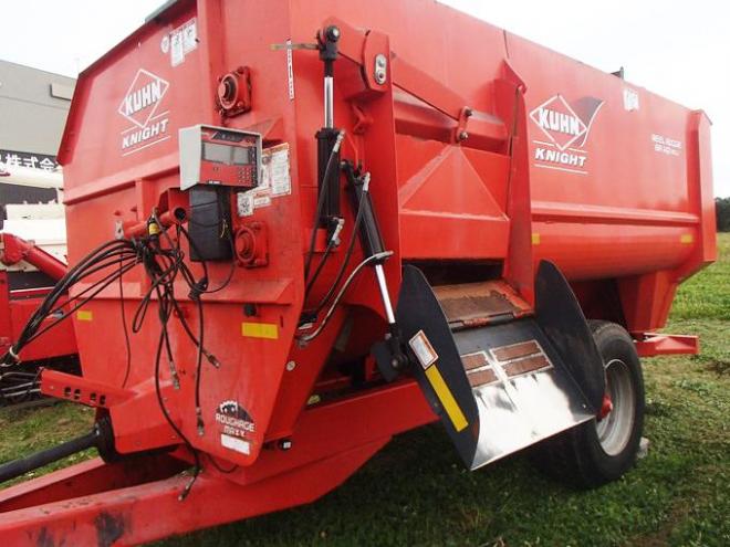 農機補助部品クーン 　中古　ミキサーフィーダー　RA142T　農機具　作業機