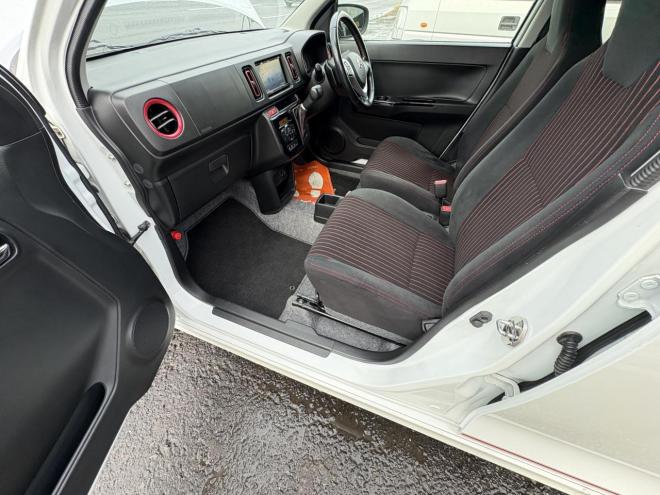 アルトALTO TURBO RS 4WD寒冷地仕様　TURBO AGS ブルートゥースナビカメラ　スマートキー（スペアー有）VSC　ブレーキアシスト　エンスタ　フォグランプ　シートヒータ　記録簿有　スタットレス　エンジンオイル交換　 4WD 660 5Dr