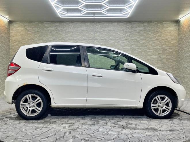 フィット1.3G 4WD 5年保証 ナビ ETC 寒冷地仕様 禁煙 修復歴無