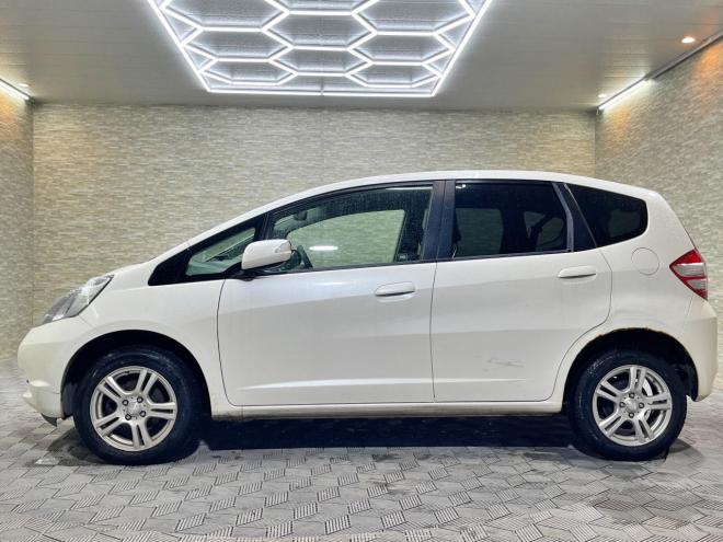 フィット1.3G 4WD 5年保証 ナビ ETC 寒冷地仕様 禁煙 修復歴無