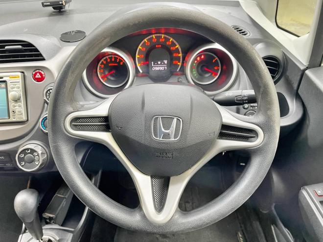 フィット1.3G 4WD 5年保証 ナビ ETC 寒冷地仕様 禁煙 修復歴無