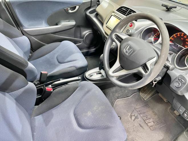 フィット1.3G 4WD 5年保証 ナビ ETC 寒冷地仕様 禁煙 修復歴無