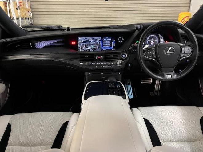 レクサス本州仕入　ワンオーナー　寒冷地仕様　マークレビンソン　電動ムーンルーフ　純正２０インチＡＷ　純正１９ＡＷ＋スタッドレスタイヤ付　デジタルインナーミラー　ヘッドアップディプレイ　純正ドライブレコーダー 4WD 3500 4Dr