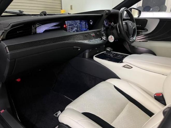 レクサス本州仕入　ワンオーナー　寒冷地仕様　マークレビンソン　電動ムーンルーフ　純正２０インチＡＷ　純正１９ＡＷ＋スタッドレスタイヤ付　デジタルインナーミラー　ヘッドアップディプレイ　純正ドライブレコーダー 4WD 3500 4Dr