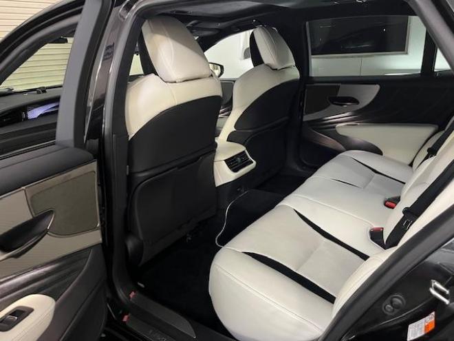 レクサス本州仕入　ワンオーナー　寒冷地仕様　マークレビンソン　電動ムーンルーフ　純正２０インチＡＷ　純正１９ＡＷ＋スタッドレスタイヤ付　デジタルインナーミラー　ヘッドアップディプレイ　純正ドライブレコーダー 4WD 3500 4Dr