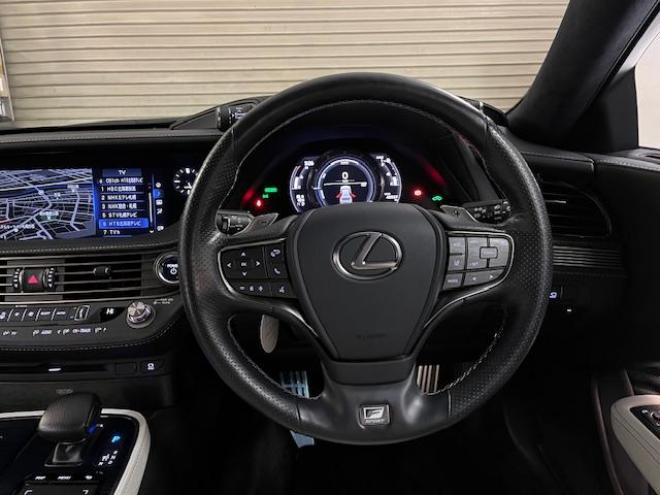 レクサス本州仕入　ワンオーナー　寒冷地仕様　マークレビンソン　電動ムーンルーフ　純正２０インチＡＷ　純正１９ＡＷ＋スタッドレスタイヤ付　デジタルインナーミラー　ヘッドアップディプレイ　純正ドライブレコーダー 4WD 3500 4Dr