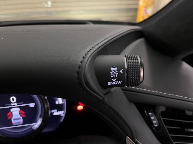 レクサス本州仕入　ワンオーナー　寒冷地仕様　マークレビンソン　電動ムーンルーフ　純正２０インチＡＷ　純正１９ＡＷ＋スタッドレスタイヤ付　デジタルインナーミラー　ヘッドアップディプレイ　純正ドライブレコーダー 4WD 3500 4Dr