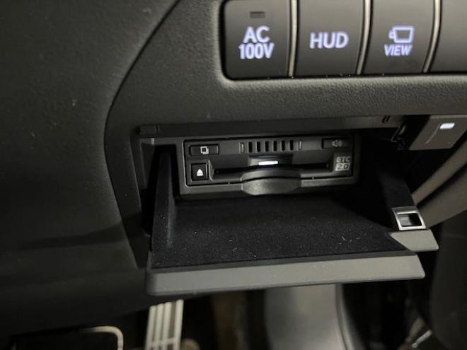 レクサス本州仕入　ワンオーナー　寒冷地仕様　マークレビンソン　電動ムーンルーフ　純正２０インチＡＷ　純正１９ＡＷ＋スタッドレスタイヤ付　デジタルインナーミラー　ヘッドアップディプレイ　純正ドライブレコーダー 4WD 3500 4Dr