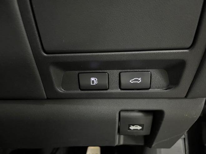 レクサス本州仕入　ワンオーナー　寒冷地仕様　マークレビンソン　電動ムーンルーフ　純正２０インチＡＷ　純正１９ＡＷ＋スタッドレスタイヤ付　デジタルインナーミラー　ヘッドアップディプレイ　純正ドライブレコーダー 4WD 3500 4Dr