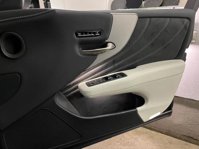 レクサス本州仕入　ワンオーナー　寒冷地仕様　マークレビンソン　電動ムーンルーフ　純正２０インチＡＷ　純正１９ＡＷ＋スタッドレスタイヤ付　デジタルインナーミラー　ヘッドアップディプレイ　純正ドライブレコーダー 4WD 3500 4Dr