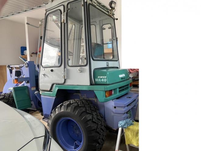 ホイールローダWA40-3E　新品スパイクタイヤ　恵庭ヤード