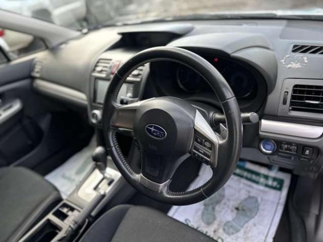 インプレッサXVハイブリッド 2.0i 4WD　ナビ　ワンセグ　アルミホイール　クルーズコントロール　ABS　横滑り防止装置　盗難防止装置　パワステ　パワーウィンドウ　スマートキー　キーレスエントリー　MTモード付　アイドリングストップ　ETC 2000