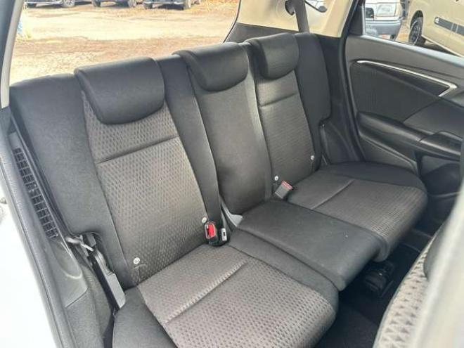 フィット1.5 ハイブリッド F 4WD　純正ナビ　バックカメラ　ETC　パワステ　パワーウィンドウ　ABS　キーレスエントリー 1500