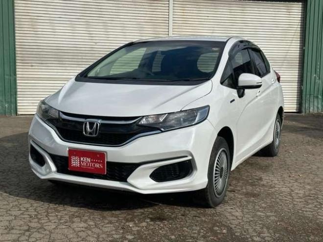 フィット1.5 ハイブリッド F 4WD　純正ナビ　バックカメラ　ETC　パワステ　パワーウィンドウ　ABS　キーレスエントリー 1500