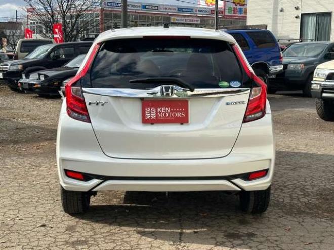 フィット1.5 ハイブリッド F 4WD　純正ナビ　バックカメラ　ETC　パワステ　パワーウィンドウ　ABS　キーレスエントリー 1500