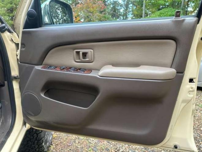 ハイラックスサーフ2.7 SSR-X プレミアムセレクション 4WD　リフトアップ　ETC　バックカメラ　社外ナビ　パワーウィンドウ　パワステ　ABS　全塗装済 2700