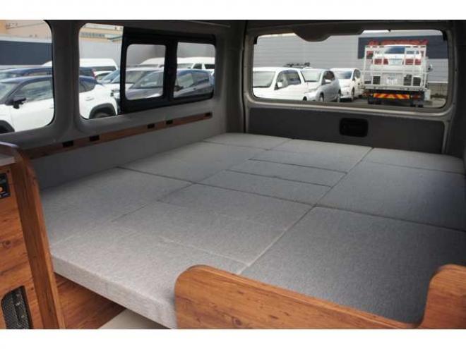 ハイエースバンスーパーロングHR　8人乗りキャンピング4WD　走行充電&外部充電&サブバッテリー　　　&FFヒーター&冷蔵庫&シンク&給排水　アルパインBIG-X&フリップダウン　415COBRAフロントリップ&バッドラッカー17AW　デジタルインナー　全方位カメラ 2700