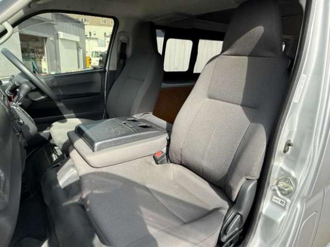 ハイエースバン2.8 DX ロング ディーゼルターボ 4WD　寒冷地仕様　415COBRA　丸目ヘッドライトキット　サファイアフロントリップスポイラー　ENCB16インチアルミ　トーヨーオープンカントリー　リアヒーター　リアエアコン 2800