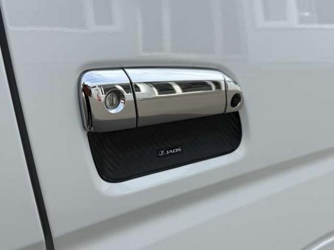 ハイエースバン2.8ダークプライムIIマルチロールトランスポータータイプIロングディーゼルターボ4WD　寒冷地仕様　ワンオーナー　ESSEX　ENCM17インチアルミ　ヨコハマパラダ　ESSEXフロントリップスポイラー　ローフォルムフェンダー　ローダウン　パワースライドドア　LEDテールランプ 2800