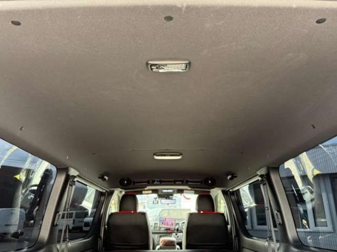 ハイエースバン2.8ダークプライムIIマルチロールトランスポータータイプIロングディーゼルターボ4WD　寒冷地仕様　ワンオーナー　ESSEX　ENCM17インチアルミ　ヨコハマパラダ　ESSEXフロントリップスポイラー　ローフォルムフェンダー　ローダウン　パワースライドドア　LEDテールランプ 2800