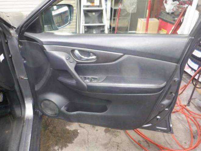 エクストレイル2.0 20S 2列車 4WD　ナビ・TV・B/T・Bカメラ・Aストップ・ライトレベライザー・ECOモード・VDC・カプロンシート・キーレス・社外AW 2000