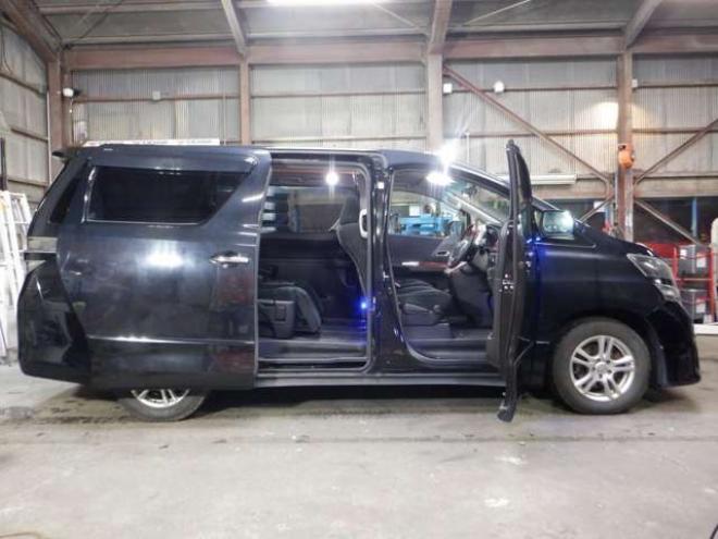 ヴェルファイア2.4 Z プラチナセレクション 4WD　ナビ・TV・Bカメラ・両側電動・電動Rゲート・スマートキー・プッシュスタート・HID・クリアランスソナ・リアモニター・オットマン・クルコン 2400