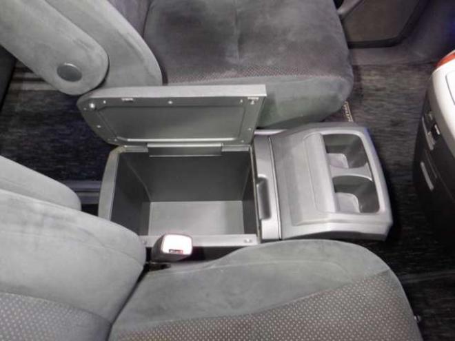 ヴェルファイア2.4 Z プラチナセレクション 4WD　ナビ・TV・Bカメラ・両側電動・電動Rゲート・スマートキー・プッシュスタート・HID・クリアランスソナ・リアモニター・オットマン・クルコン 2400