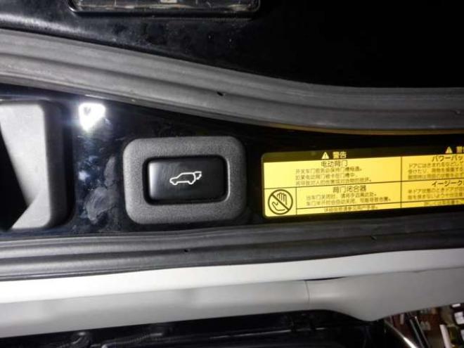 ランドクルーザー200 4.6 ZX 4WD　本州仕入・ナビ・TV・B/T・サンルーフ・革　Bカメラ・ガナドールマフラー・ヒッチメンバー・シートヒーター・エアコン・電動シート・電動リアゲート 4600