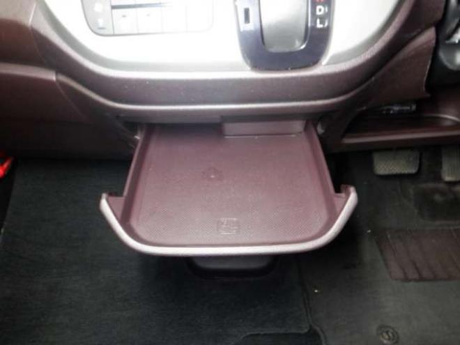 N-WGNカスタムG 4WD　TV・B/T・Bカメラ・HID・ETC・Aストップ　スマートキー・プッシュスタート・フォグランプ・ベンチシート・アイドリングストップ・社外エンスタ 660