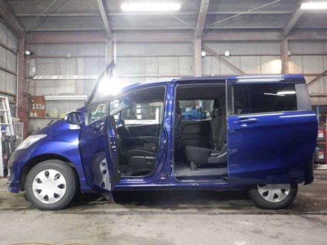 フリード1.5 G ジャストセレクション 4WD　Bluetoothオーディオ・ETC・両側パワスラ・ワイパーデアイサー・HID・スマートキー・ドアバイザー・ナビ・B/T・TV・バックカメラ 1500