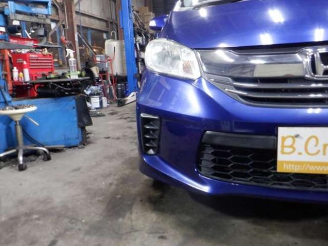 フリード1.5 G ジャストセレクション 4WD　Bluetoothオーディオ・ETC・両側パワスラ・ワイパーデアイサー・HID・スマートキー・ドアバイザー・ナビ・B/T・TV・バックカメラ 1500