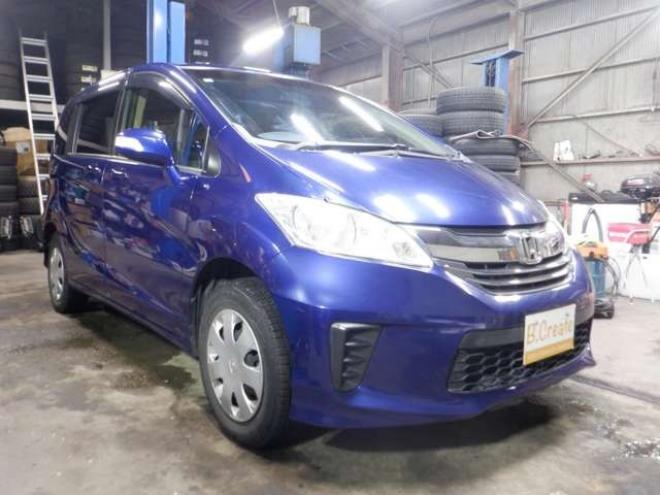 フリード1.5 G ジャストセレクション 4WD　Bluetoothオーディオ・ETC・両側パワスラ・ワイパーデアイサー・HID・スマートキー・ドアバイザー・ナビ・B/T・TV・バックカメラ 1500