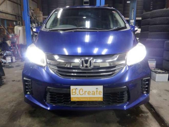 フリード1.5 G ジャストセレクション 4WD　Bluetoothオーディオ・ETC・両側パワスラ・ワイパーデアイサー・HID・スマートキー・ドアバイザー・ナビ・B/T・TV・バックカメラ 1500