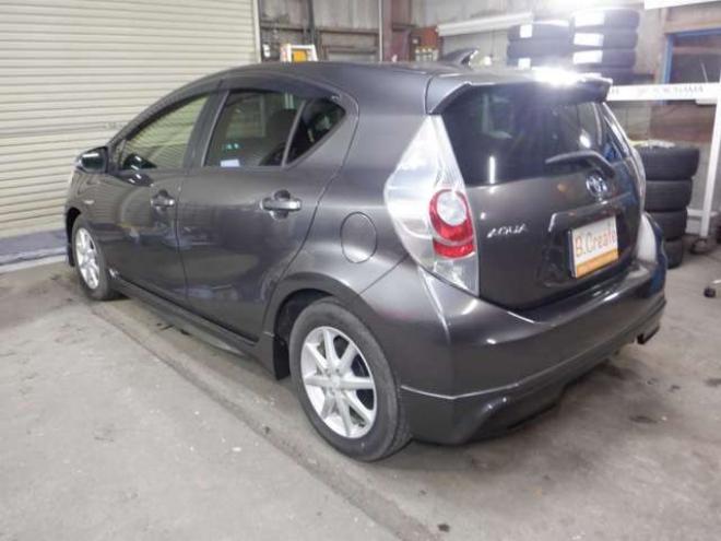 アクア1.5 G ブラックソフトレザーセレクション　本州仕入・ナビ・TV・B/T・レザーシート・本州仕入・純正エアロ・シートヒーター・ステアリングスイッチ・バックカメラ・スマートキー・プッシュスタート 2WD 1500