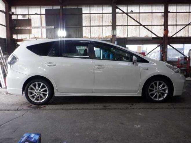 プリウスα1.8 G ツーリングセレクション スカイライトパッケージ　本州仕入・ナビ・TV・B/T・フロントカメラ・バックカメラ・LEDヘッドライト・スカイライトルーフ・スマートキー・プッシュスタート・クルコン・ETC・フォグランプ・ 2WD 1800