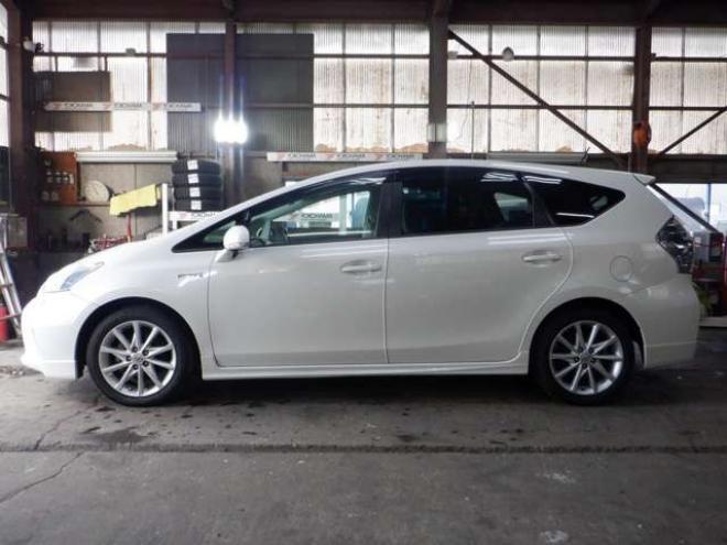 プリウスα1.8 G ツーリングセレクション スカイライトパッケージ　本州仕入・ナビ・TV・B/T・フロントカメラ・バックカメラ・LEDヘッドライト・スカイライトルーフ・スマートキー・プッシュスタート・クルコン・ETC・フォグランプ・ 2WD 1800