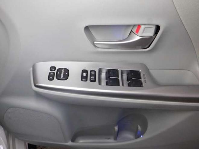 プリウスα1.8 G ツーリングセレクション スカイライトパッケージ　本州仕入・ナビ・TV・B/T・フロントカメラ・バックカメラ・LEDヘッドライト・スカイライトルーフ・スマートキー・プッシュスタート・クルコン・ETC・フォグランプ・ 2WD 1800