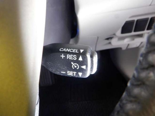 プリウスα1.8 G ツーリングセレクション スカイライトパッケージ　本州仕入・ナビ・TV・B/T・フロントカメラ・バックカメラ・LEDヘッドライト・スカイライトルーフ・スマートキー・プッシュスタート・クルコン・ETC・フォグランプ・ 2WD 1800