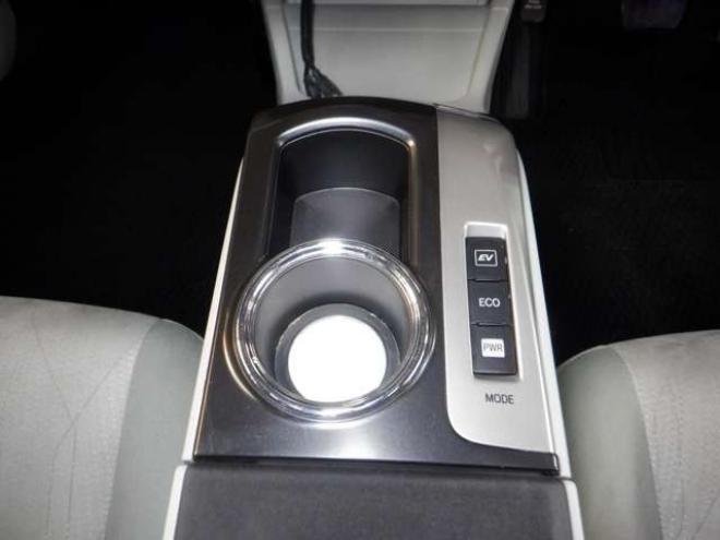 プリウスα1.8 G ツーリングセレクション スカイライトパッケージ　本州仕入・ナビ・TV・B/T・フロントカメラ・バックカメラ・LEDヘッドライト・スカイライトルーフ・スマートキー・プッシュスタート・クルコン・ETC・フォグランプ・ 2WD 1800